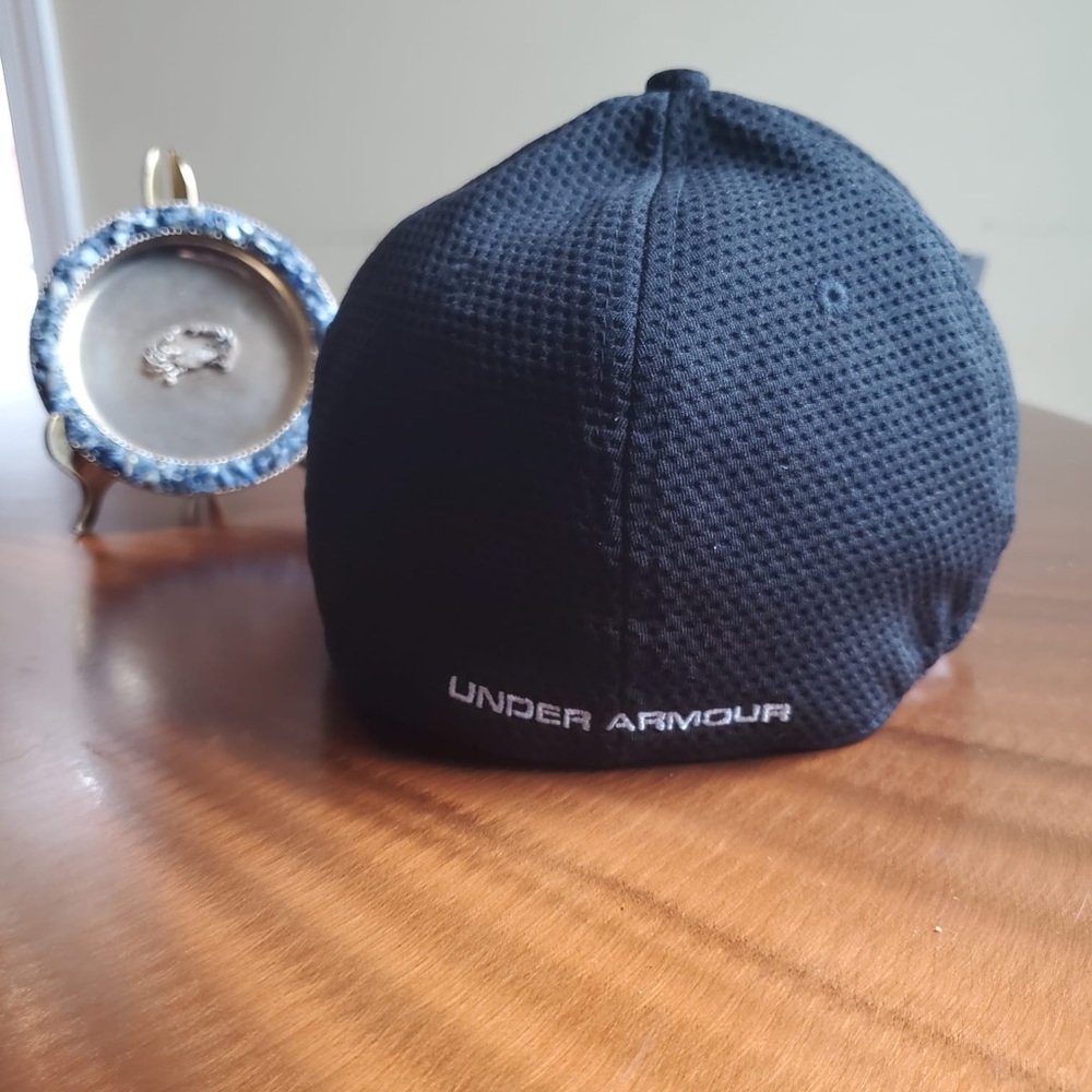 Under armour hat - Picture 2 of 9